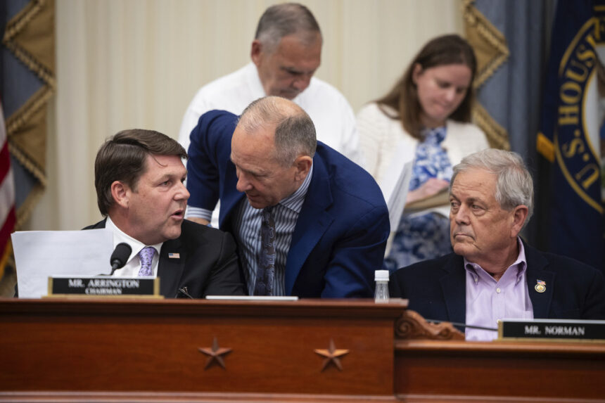 U.S. Congress Divided Over Crypto Regulation as Democrats Push Back Against GOP Bills