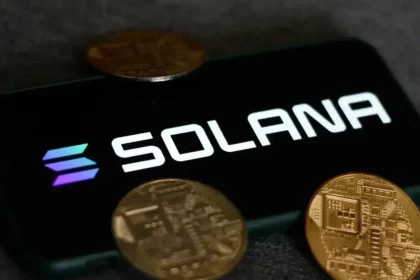 VanEck Launches VSOL as Solana ETF Competition Heats Up Ahead of Fidelity’s FSOL