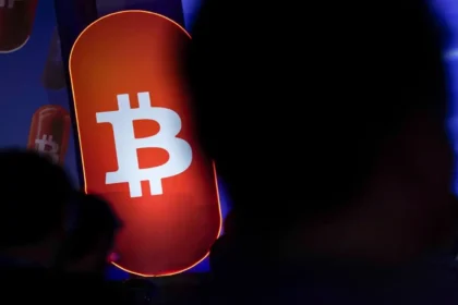 Silver’s Wild Price Swings Mirror Crypto Volatility Amid Rate Cut Bets