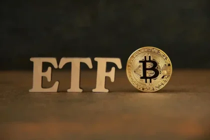 US Spot Bitcoin ETFs Hit 6-Week Inflow Streak: A 9-Month Milestone